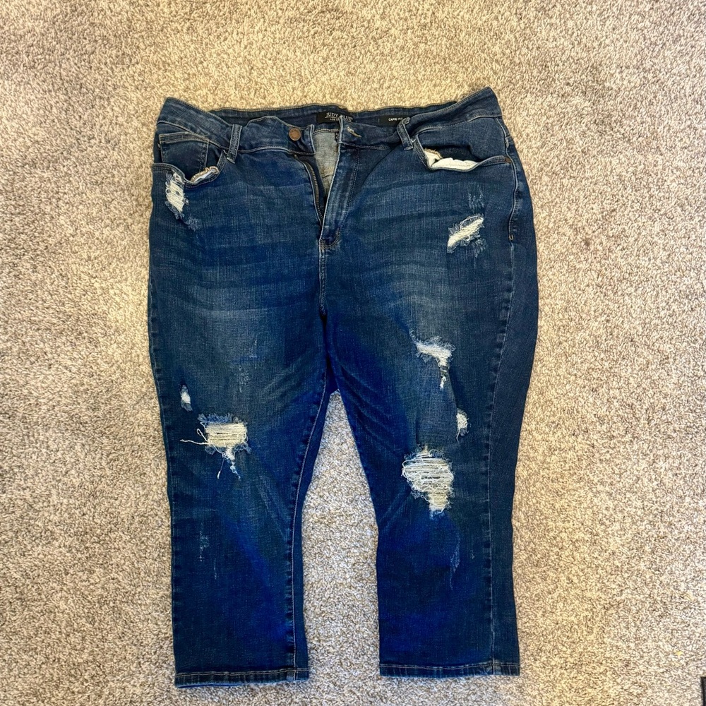 Judy Blue distressed capris - 20W